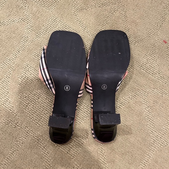 Burberry plaid square toed low heel - Picture 4 of 4